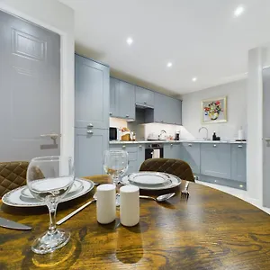 Apartment Modern Duplex Central Free Parking Wi-fi, Cheltenham